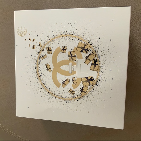 Chanel Holiday 2023  Gift Box White Gold - Picture 2 of 7